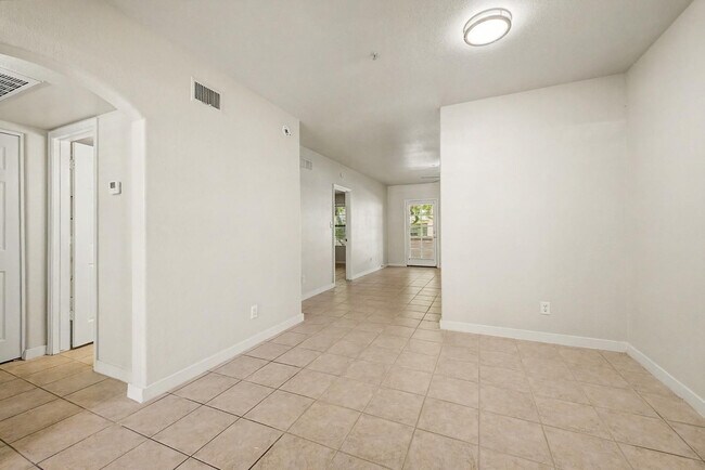 Building Photo - 6885 E Cochise Rd