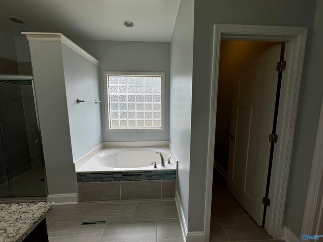 Building Photo - 418 Fern Terrace NW
