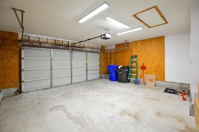 Building Photo - 606 Portico Park