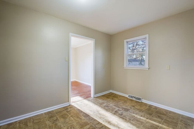 Building Photo - 2 Bed, 1 Bath Ready for Rent!