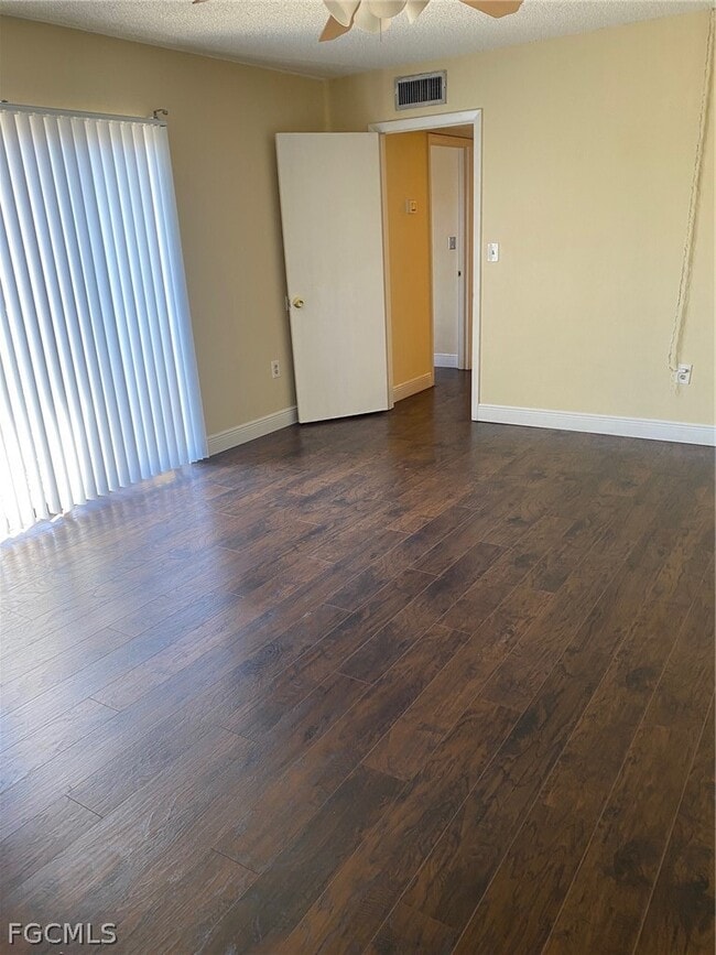 Building Photo - 5245 Cedarbend Dr