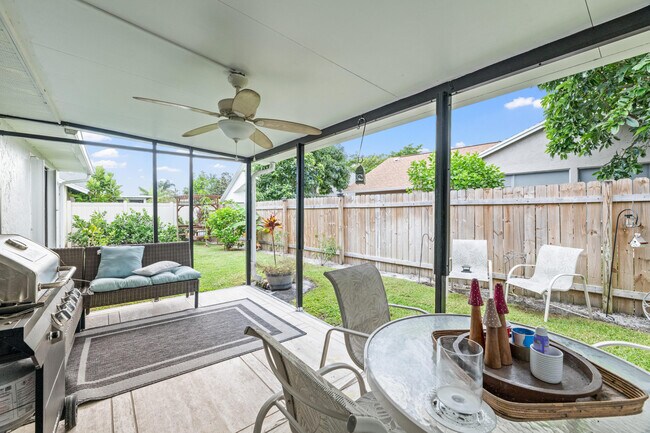 Building Photo - 1599 Bayridge Pl