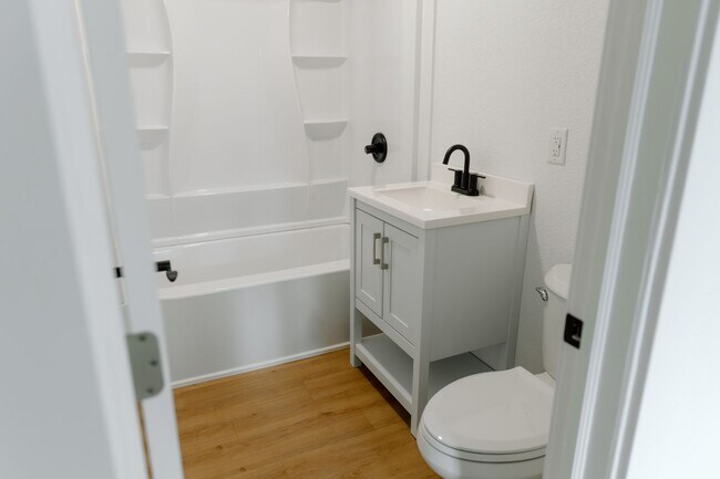 Building Photo - 114 Baker St