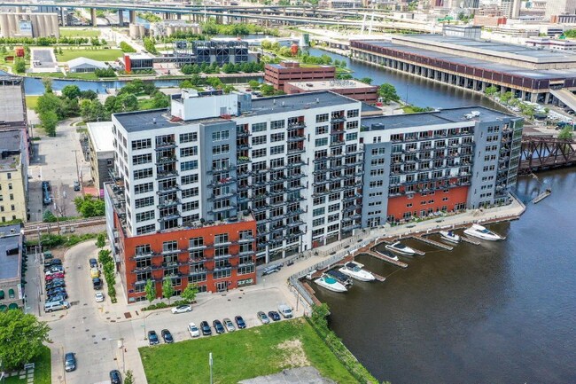 Building Photo - 106 W Seeboth St