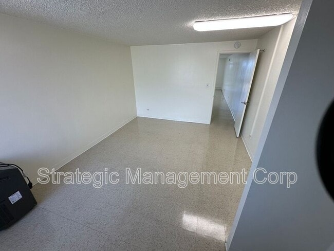Building Photo - 1301 Lusitana St
