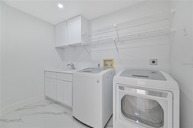 Building Photo - 3832 Sabal Springs Blvd