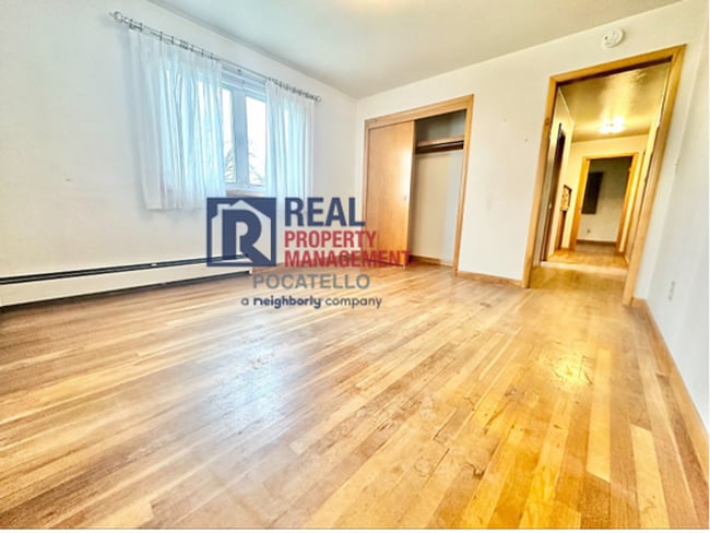 Building Photo - 3 Bedroom 2 bath - Double car garage