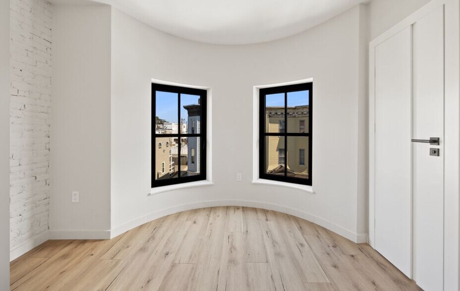 Building Photo - 17 Willow St