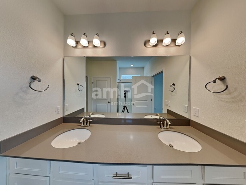 Building Photo - 2721 Ponds Trl