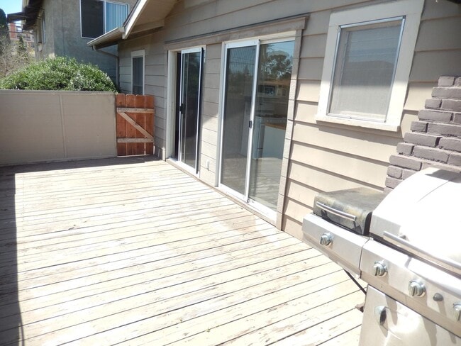 Building Photo - Centrally Located 2 Bed, 2 Bath House in N...