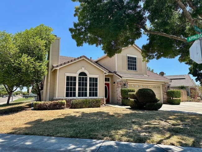 Primary Photo - 3 bedroom 2.5 bathroom corner lot