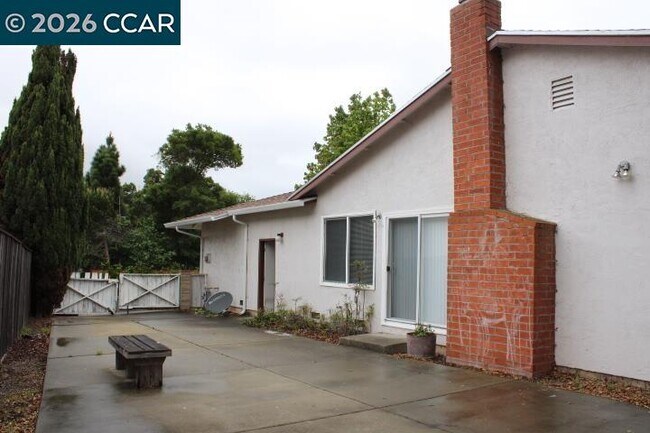 Building Photo - 2152 Blue Jay Cir