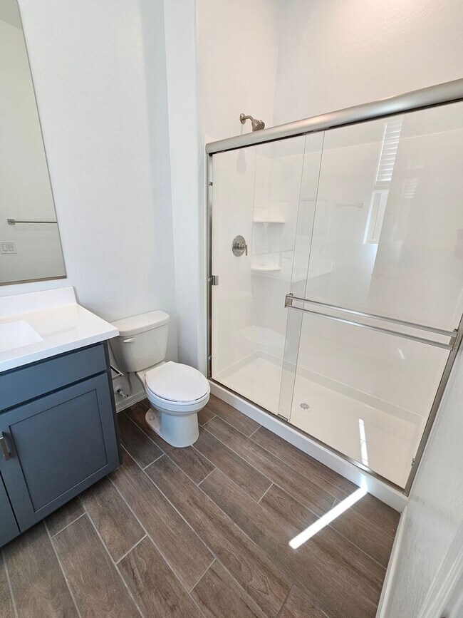 Building Photo - Wonderful new build with family fun amenities