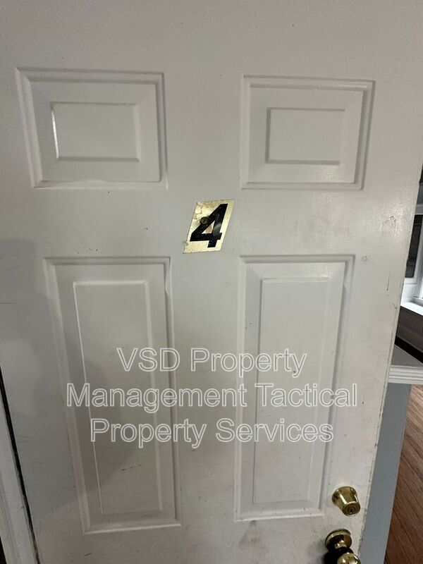 Building Photo - 3289 E 143rd St