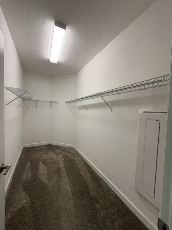 Building Photo - 1058 Quaker Rdg Ln