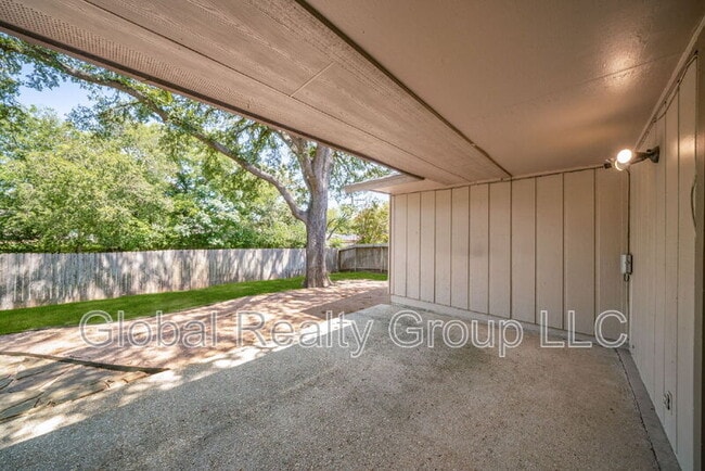 Building Photo - 412 Cordoba Dr