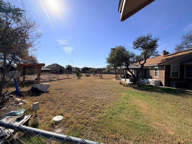 Building Photo - 2.35-acre farmhouse in the heart of Cedar Park available for rent!