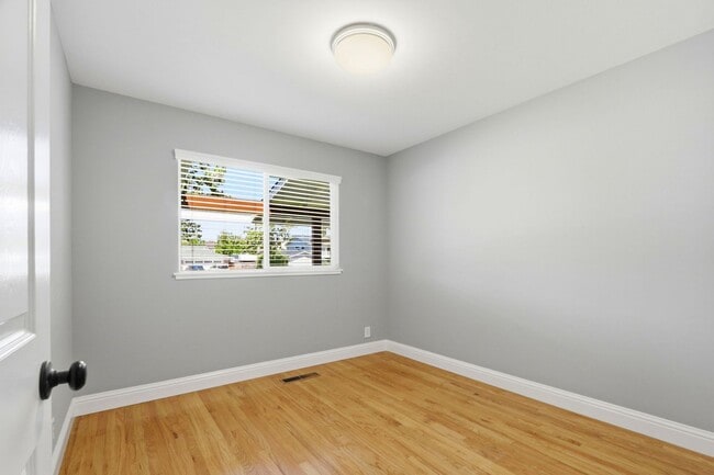 Building Photo - Wow! What a Great Home! Available Now!