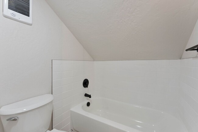 Building Photo - Darling 4 Bed, 2 Bath Home in Spokane!