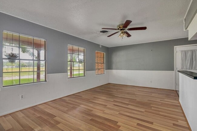 Building Photo - 107 Ash Ln