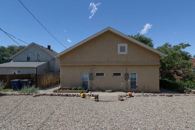 Building Photo - Charming partially furnished 1 bedroom Duplex Apartment