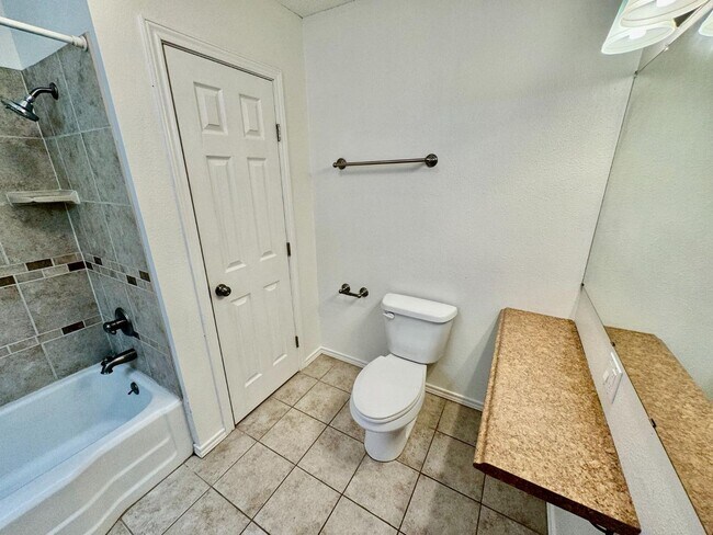 Building Photo - 3322 26th St