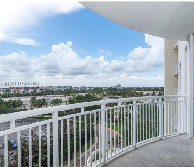 Building Photo - 1745 E Hallandale Beach Blvd