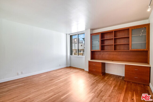 Building Photo - 211 S Spalding Dr