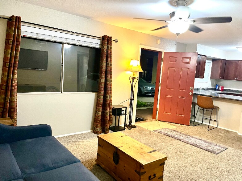 Building Photo - 1014 E Spence Ave