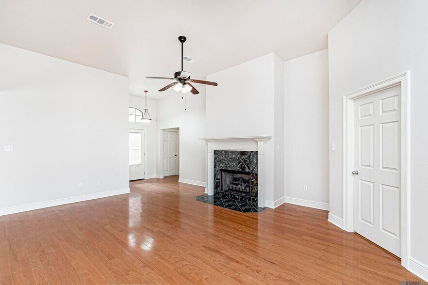 Building Photo - 37024 Rivergate Ave