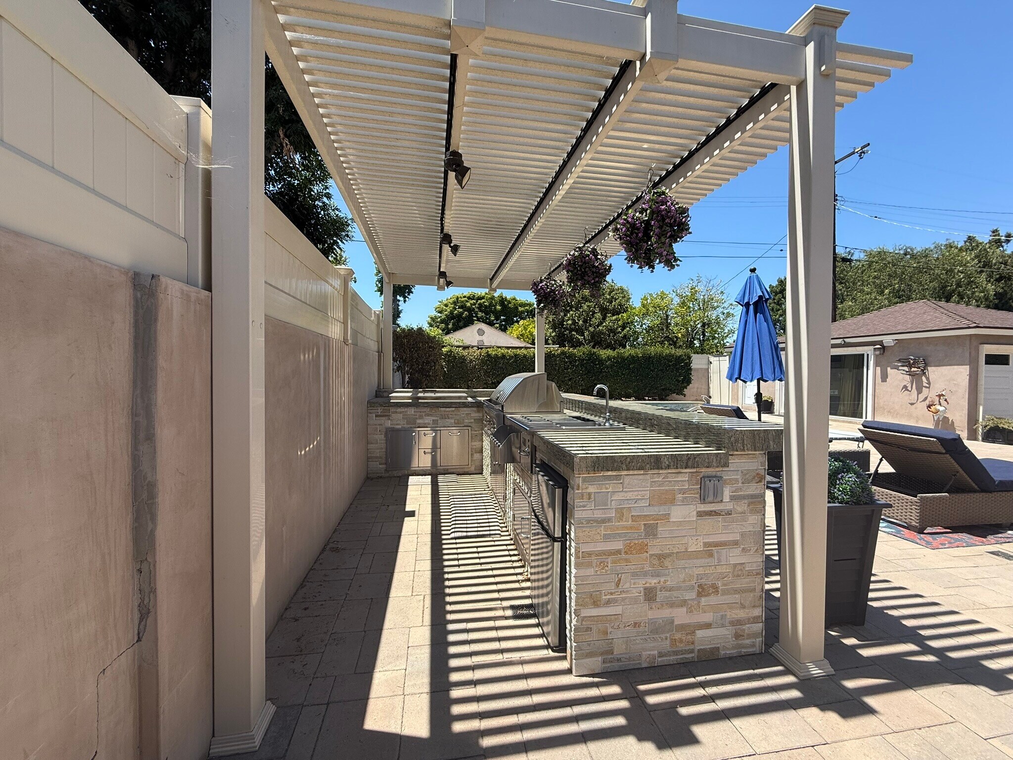 Building Photo - 6039 Greenbush Ave