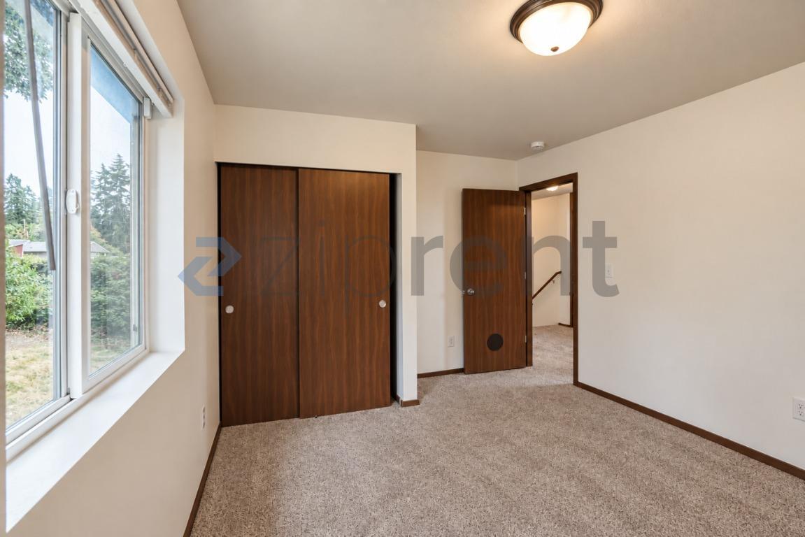 Building Photo - Unit