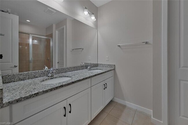 Building Photo - 13010 Pembroke Dr