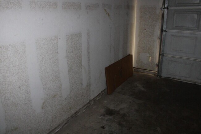 Building Photo - 1823 Smoke Tree Ln