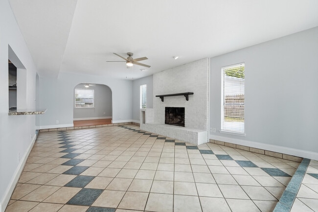 Building Photo - 120 Dyer St