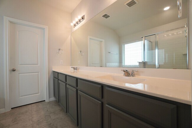 Building Photo - 2513 Danbury Ln