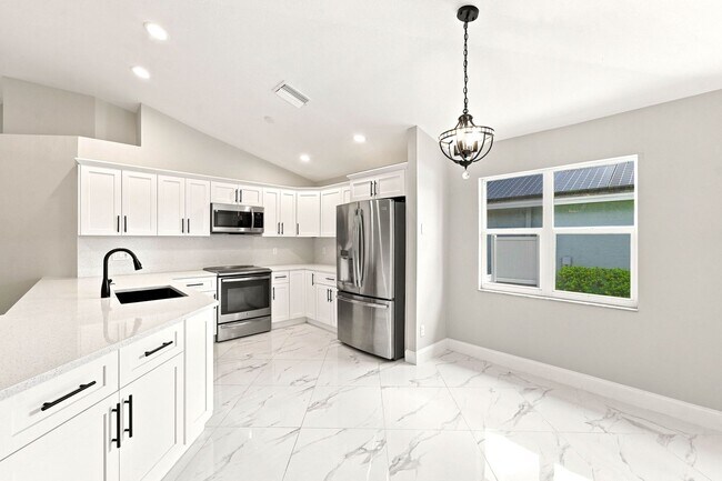 Building Photo - 3708 Kent Dr