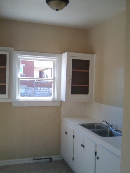 Building Photo - 1531 Mundy Dr