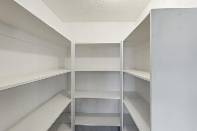 Building Photo - 1003 E Calle Monte Vista