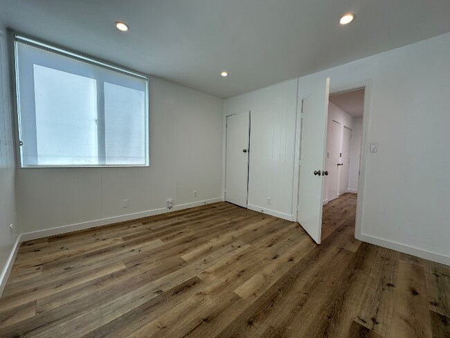 Building Photo - 160 S Hayworth Ave