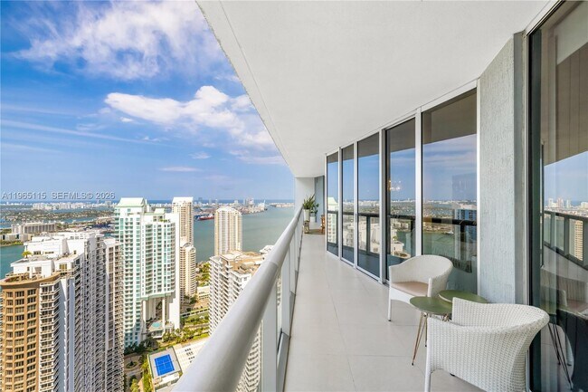 Building Photo - 495 Brickell Ave