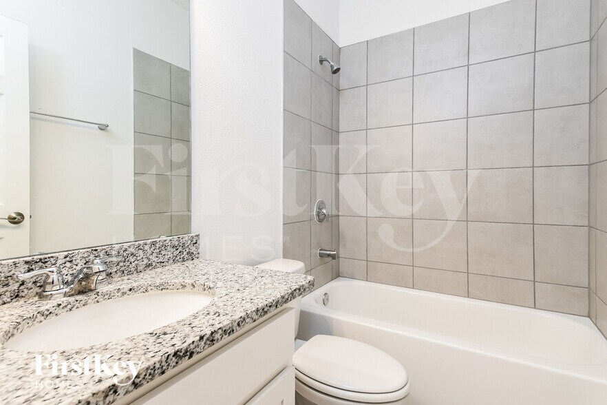 Building Photo - 1224 Spokane Pt