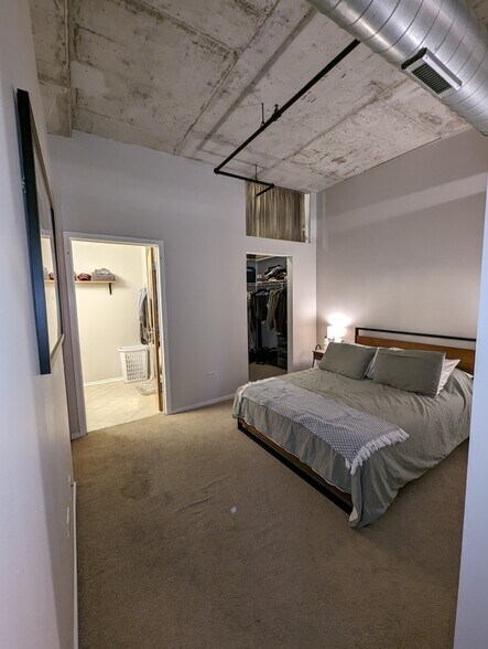 Building Photo - 6 S Laflin St