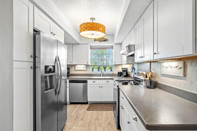 Building Photo - 18081 SE Country Club Dr