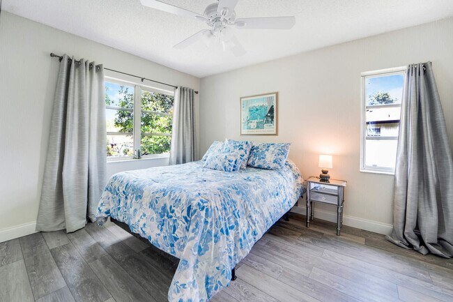 Building Photo - 5890 Sugar Palm Ct