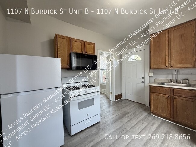 Building Photo - 1107 N Burdick St