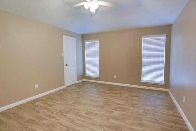 Building Photo - 7007 Glen Rosa Dr