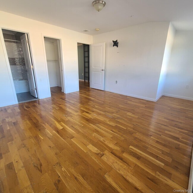 Building Photo - 104-42 164th St