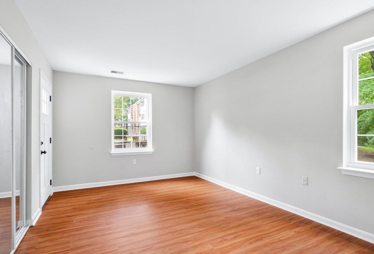 Building Photo - 18334 Streamside Dr