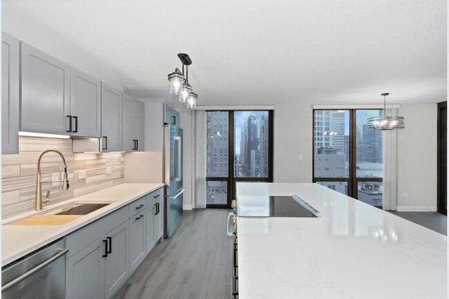 Building Photo - 2 E Erie St